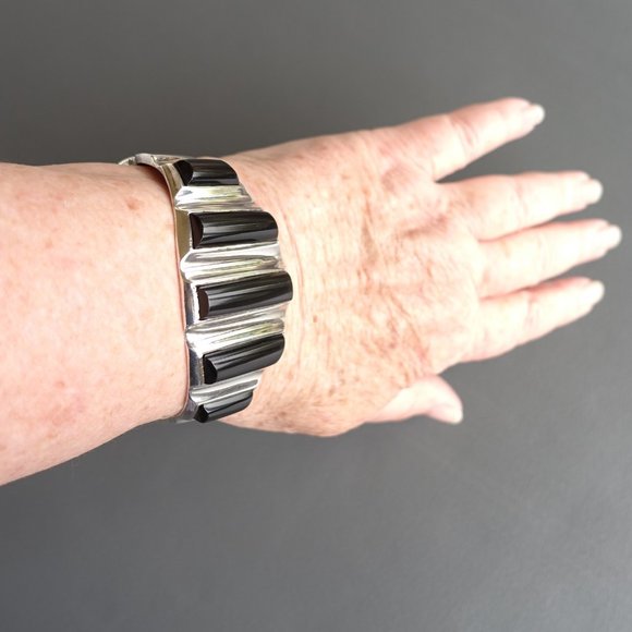 Mexico 64g Pineda-Inspired Sterling Onyx Hinged Cuff - Picture 9 of 14